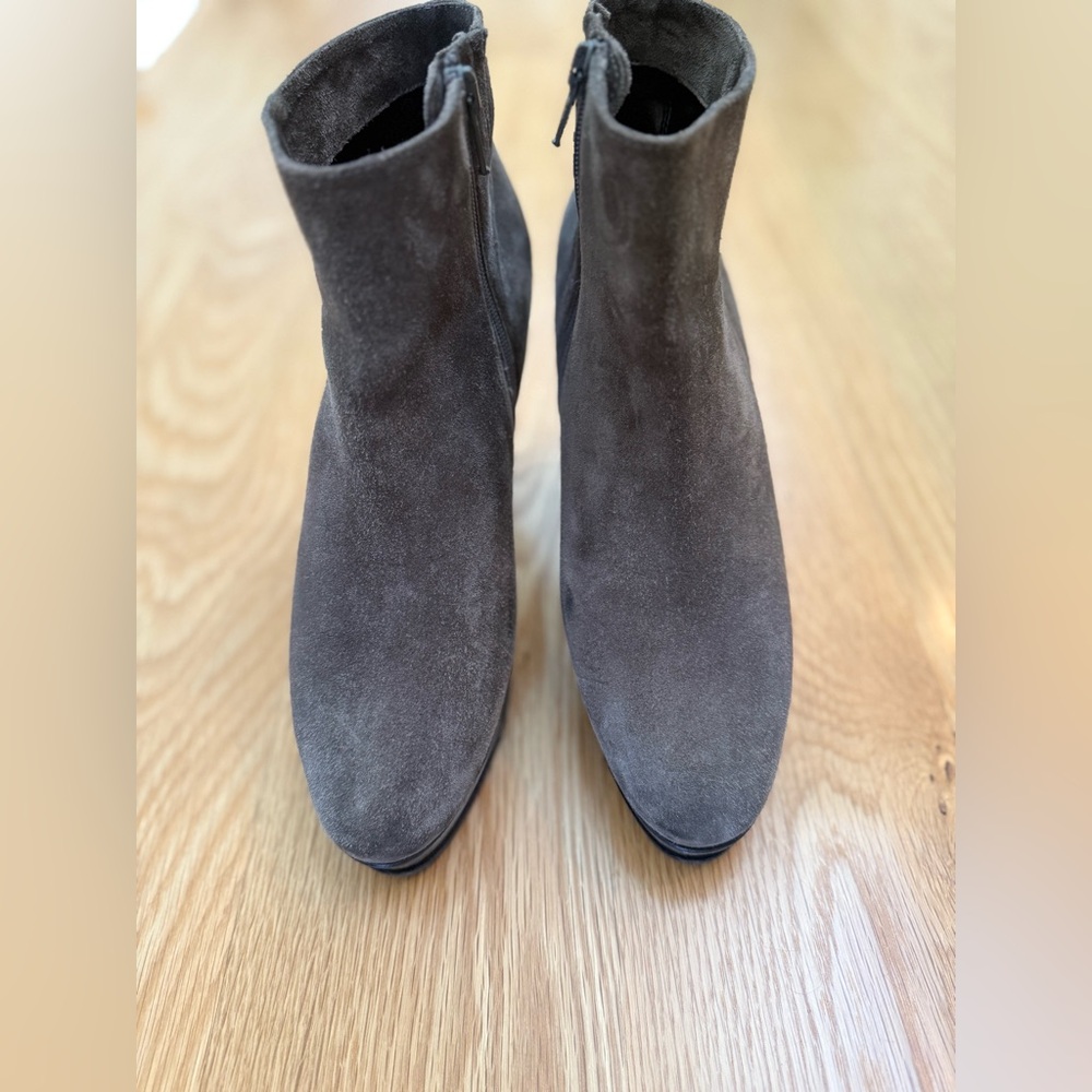 Kennel & Schmenger Schuhmanufaktur Gray Suede Ankle Boots - Size 6 1/2